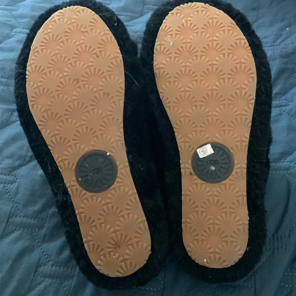 Ugg Yeah slides. - Picture 3 of 3